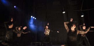 Delimo 2×2 karte za predstavu PRIČA O VOJNIKU