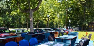 Čitaonica na otvorenom u dvorištu FON-a